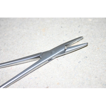 Nåleholder til leg med sutur på klinikken hos din SM shop