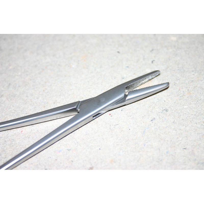 Nåleholder til leg med sutur på klinikken hos din SM shop