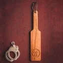Teak træs paddel med BDSM symbol Teak træs paddel med BDSM symbol