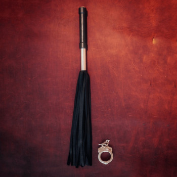 Large Skind Flogger...