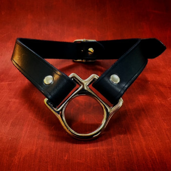 Halsbånd (Sortlæder) i V form håndlavet fra Sadistenstoolbox