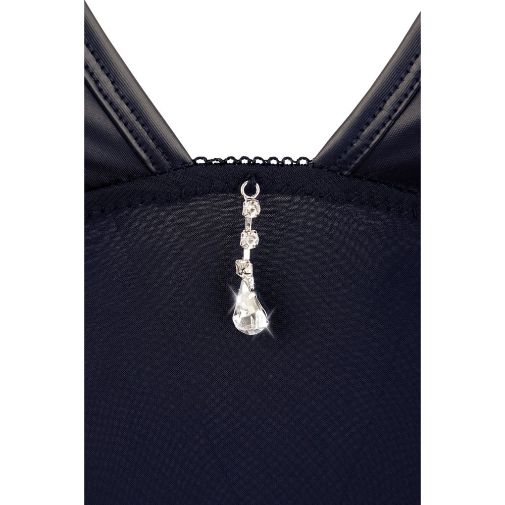Could-shoulder wetlook kjole med Chiffon med smykke
